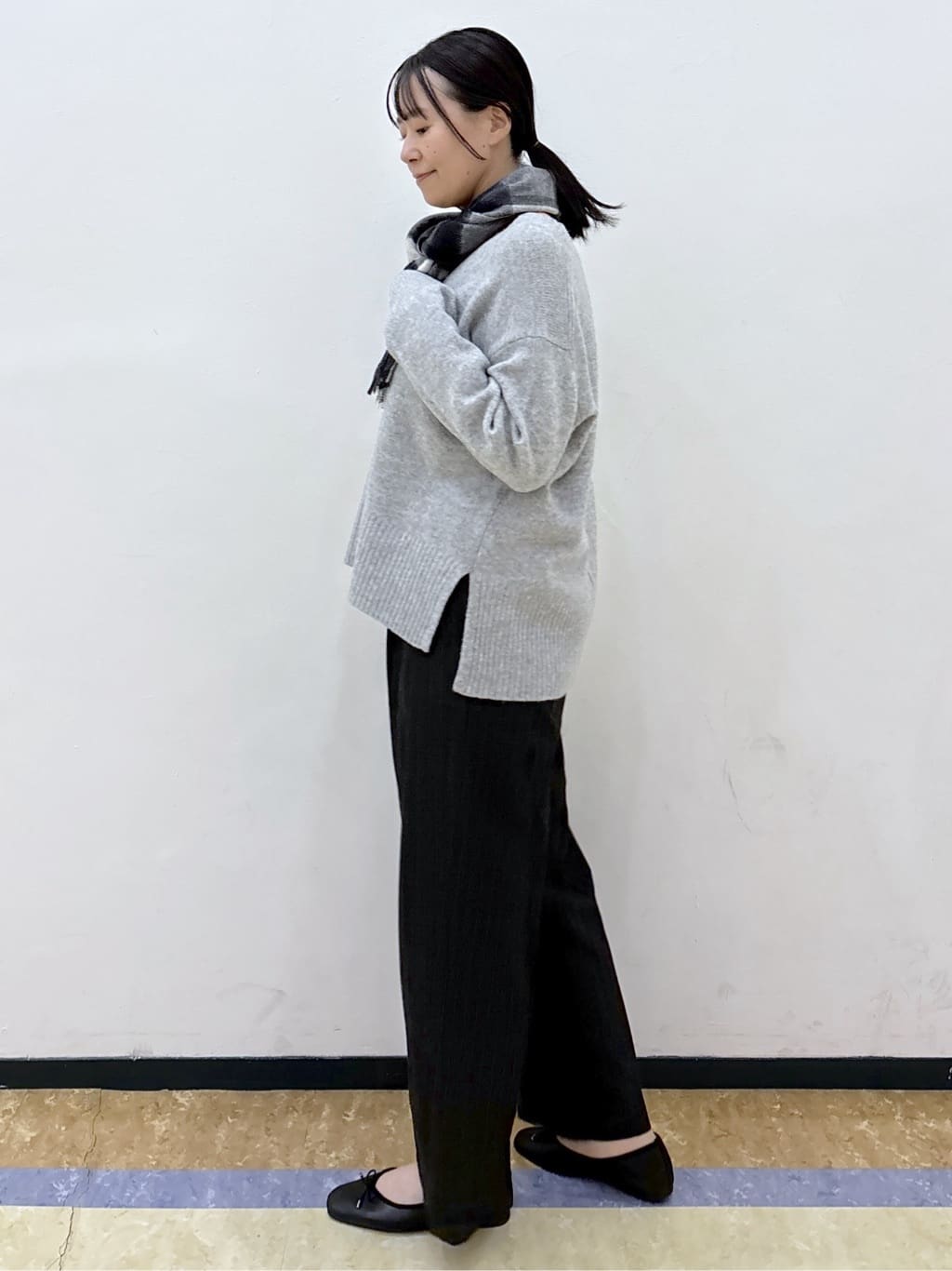 akariさんの「OPAQUE.CLIP｜ピンストライプイージーワイドパンツ【吸湿発熱／ストレッチ／洗濯機OK】」を使ったコーディネート