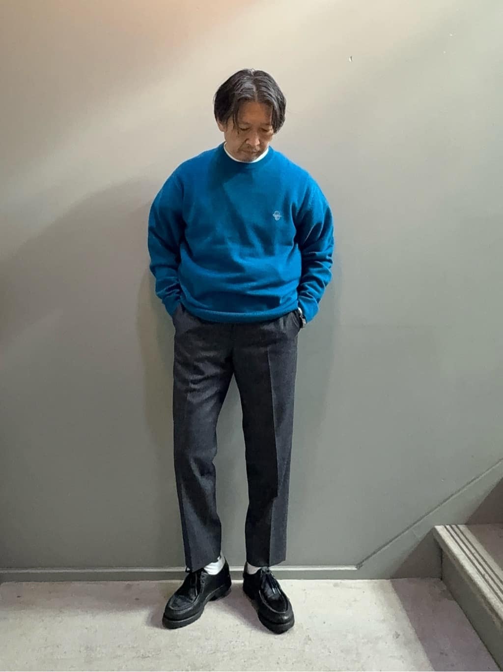 デザイナーTAKEman さんの「TAKEO KIKUCHI｜【Air Palette Knit】ワンポイント カラーニット プルオーバー」を使ったコーディネート