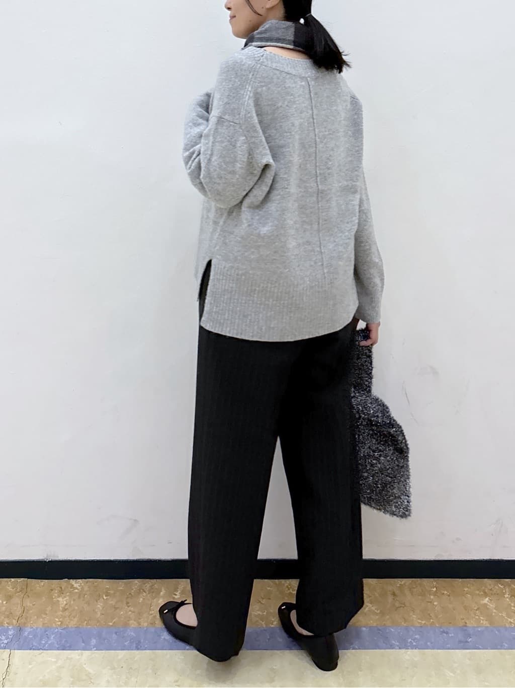 akariさんの「OPAQUE.CLIP｜ピンストライプイージーワイドパンツ【吸湿発熱／ストレッチ／洗濯機OK】」を使ったコーディネート