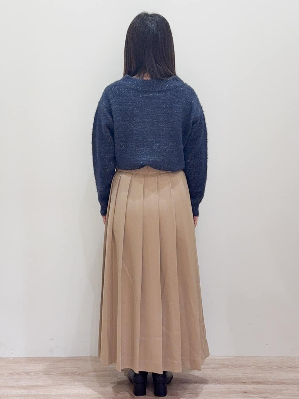 しまじろさんの「OPAQUE.CLIP｜スパンコールフェザーVネックニット【洗濯機OK】」を使ったコーディネート