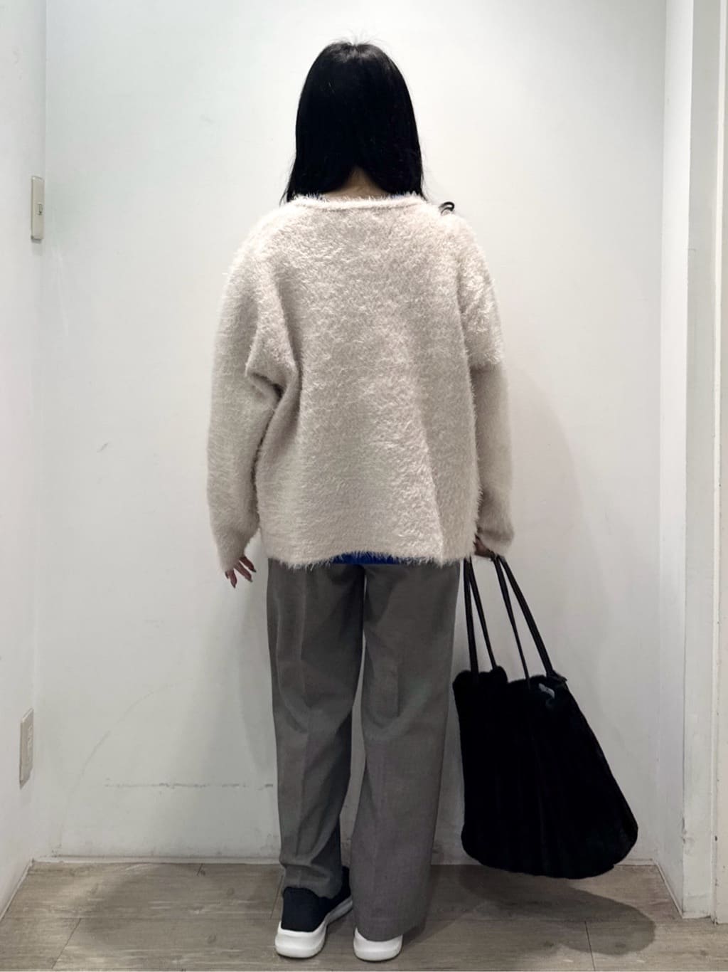 yuicciさんの「OPAQUE.CLIP｜【A4サイズ対応／マチ付き】ストライプフェイクファートートバッグ」を使ったコーディネート