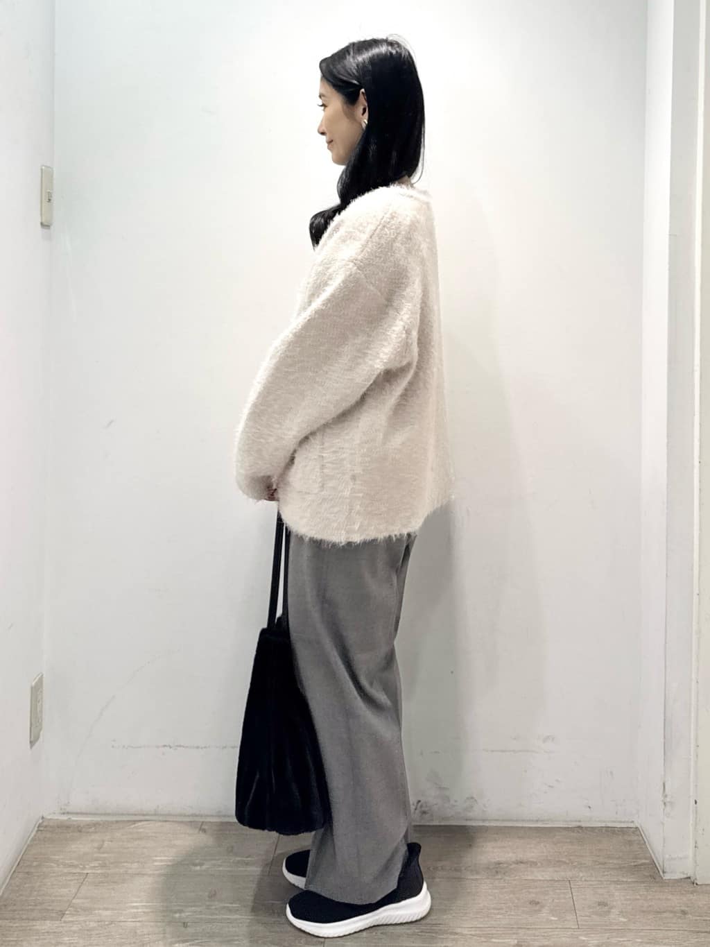 yuicciさんの「OPAQUE.CLIP｜【A4サイズ対応／マチ付き】ストライプフェイクファートートバッグ」を使ったコーディネート