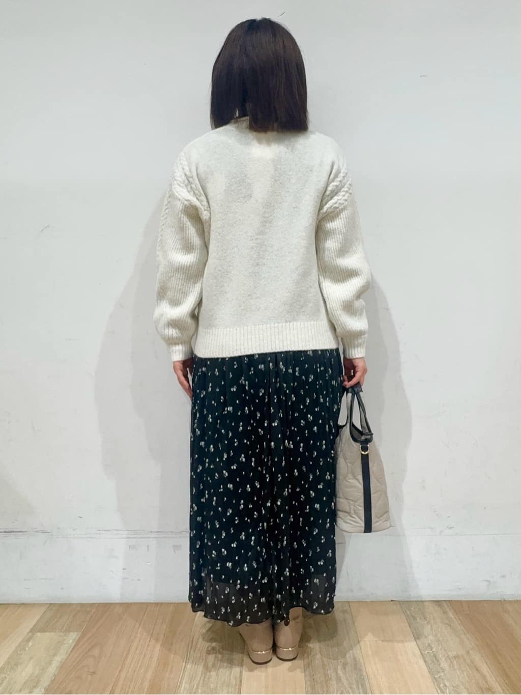 miさんの「grove｜ケーブルアクセント Vネックカーディガン」を使ったコーディネート