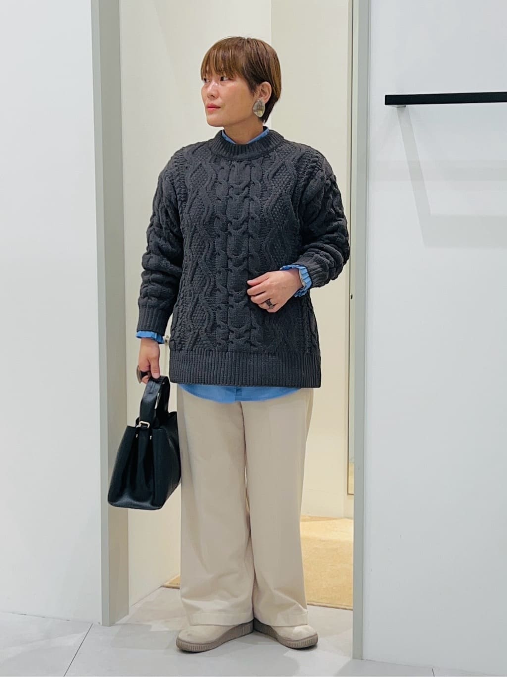 タナさんの「THE SHOP TK｜【洗える】冬のコーデを盛り上げる マットモール ケーブルニット」を使ったコーディネート