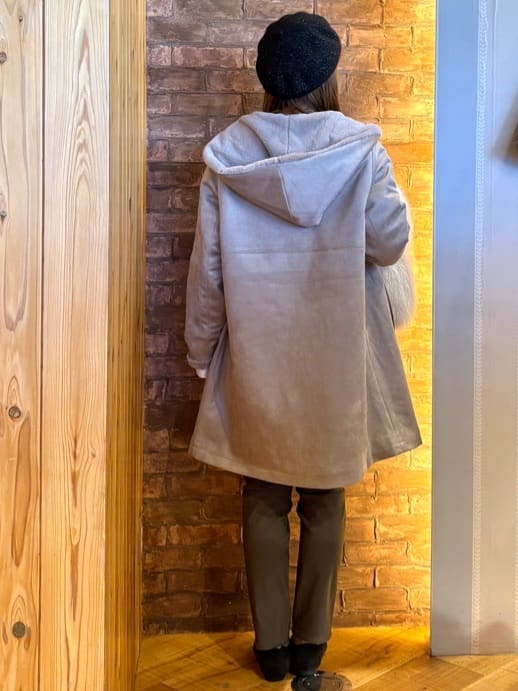 mieさんの「SHOO･LA･RUE｜【洗濯機可/S-LL】大人が着やすい小さめロゴ 刺繍ロンT」を使ったコーディネート