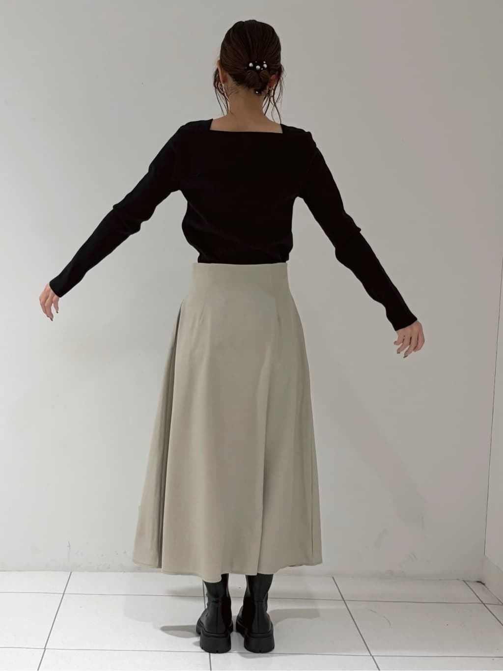 shioriさんの「INDIVI｜【再入荷】アシメオフショルニット」を使ったコーディネート