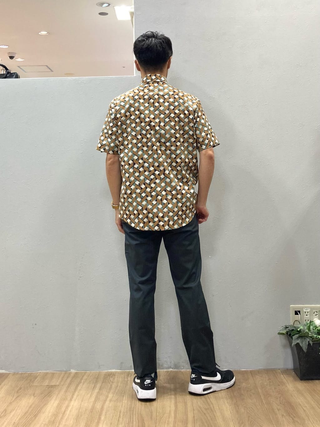 シュンさんの「TAKEO KIKUCHI｜【COOL CITY WEAR】籠目アート柄 サッカーシャツ /通気性」を使ったコーディネート