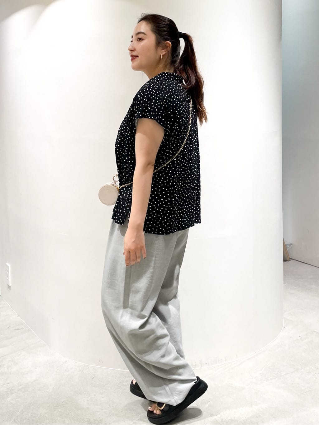 かりんさんの「OPAQUE.CLIP｜リネンライクタックワイドパンツ【洗濯機洗い可】」を使ったコーディネート