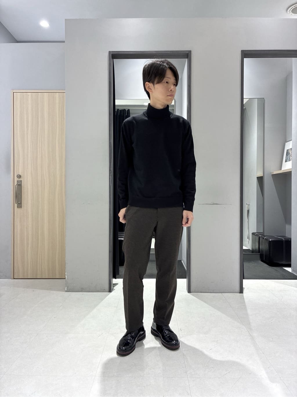わいずみさんの「TAKEO KIKUCHI｜アンチピリング タートルネック ニット」を使ったコーディネート