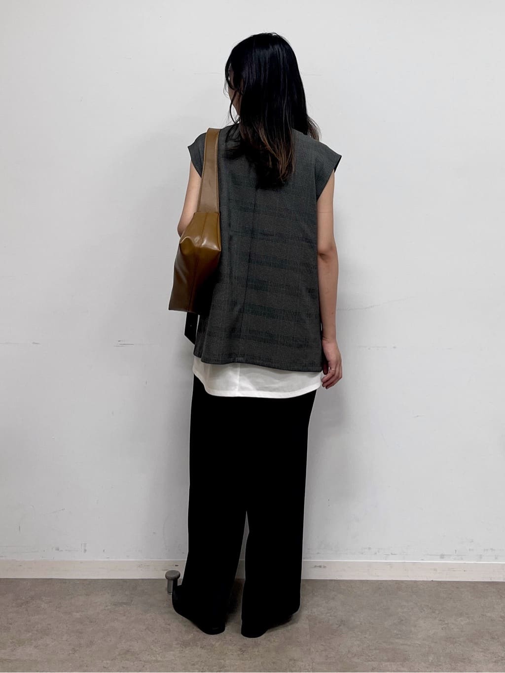 cotaniさんの「SHOO･LA･RUE｜【汗ジミ軽減/ひんやり/UV】大人のヘルシーな着こなしに タックノースリーブチュニック」を使ったコーディネート