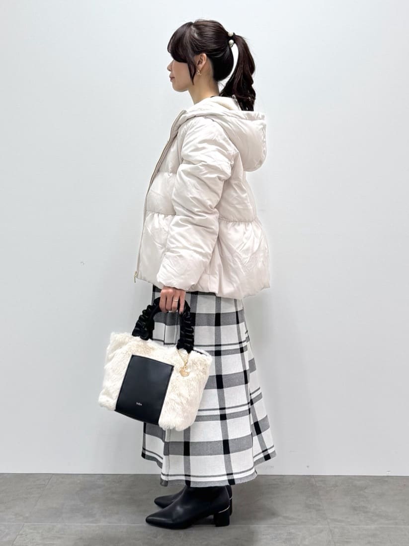kozuさんの「index｜KAWADAダウンペプラムショートコート【撥水／洗濯機OK／静電気防止裏地】」を使ったコーディネート
