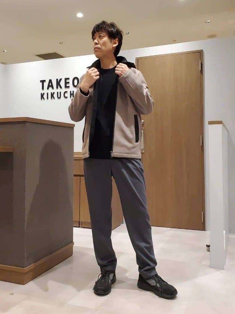 ishidaさんの「TAKEO KIKUCHI｜【JUST ONE LAYER】ダウンファブリック ジップアップ フード ブルゾン」を使ったコーディネート