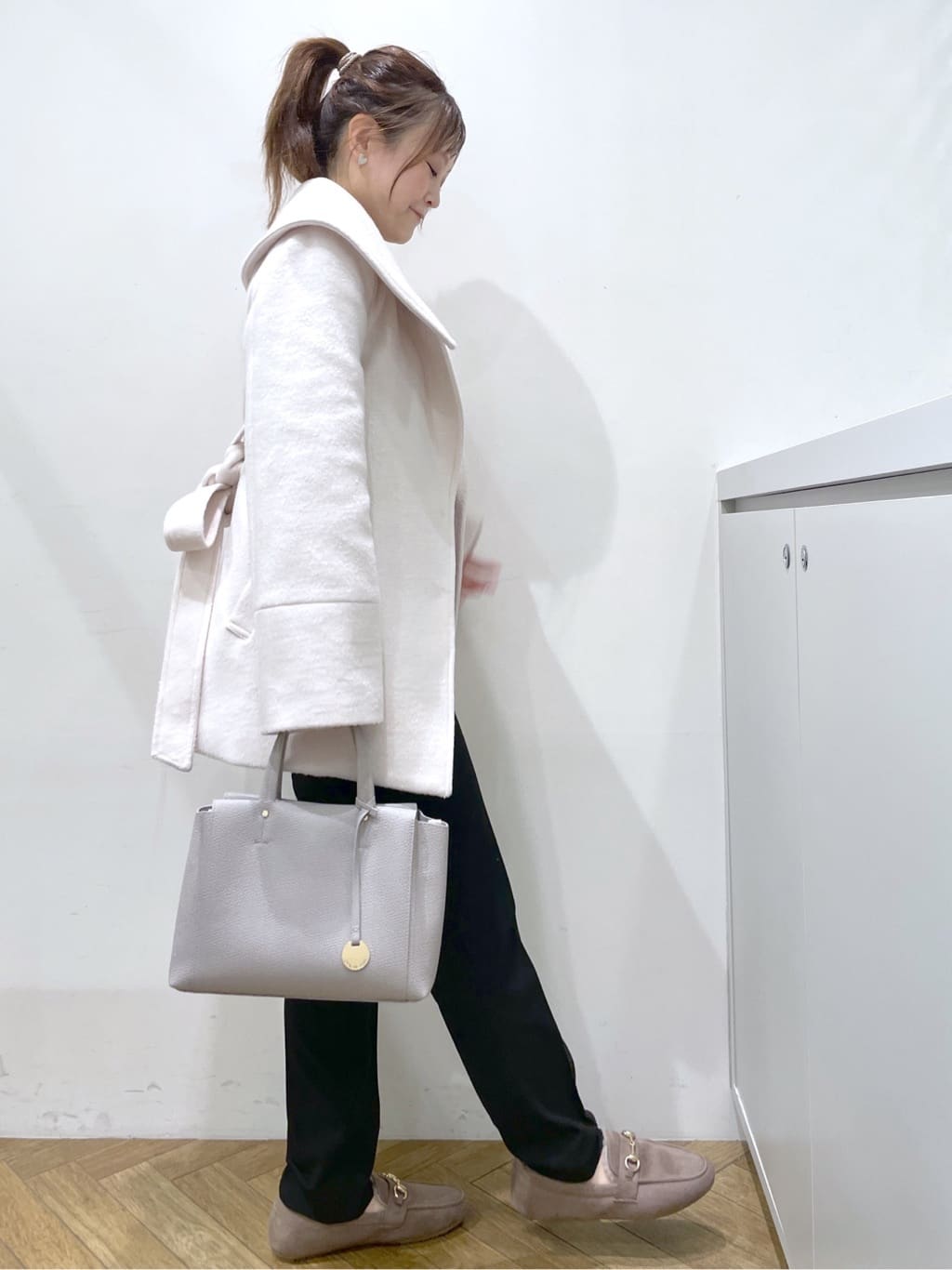 Junさんの「index｜ベルト付ビッグカラーミドルコート」を使ったコーディネート