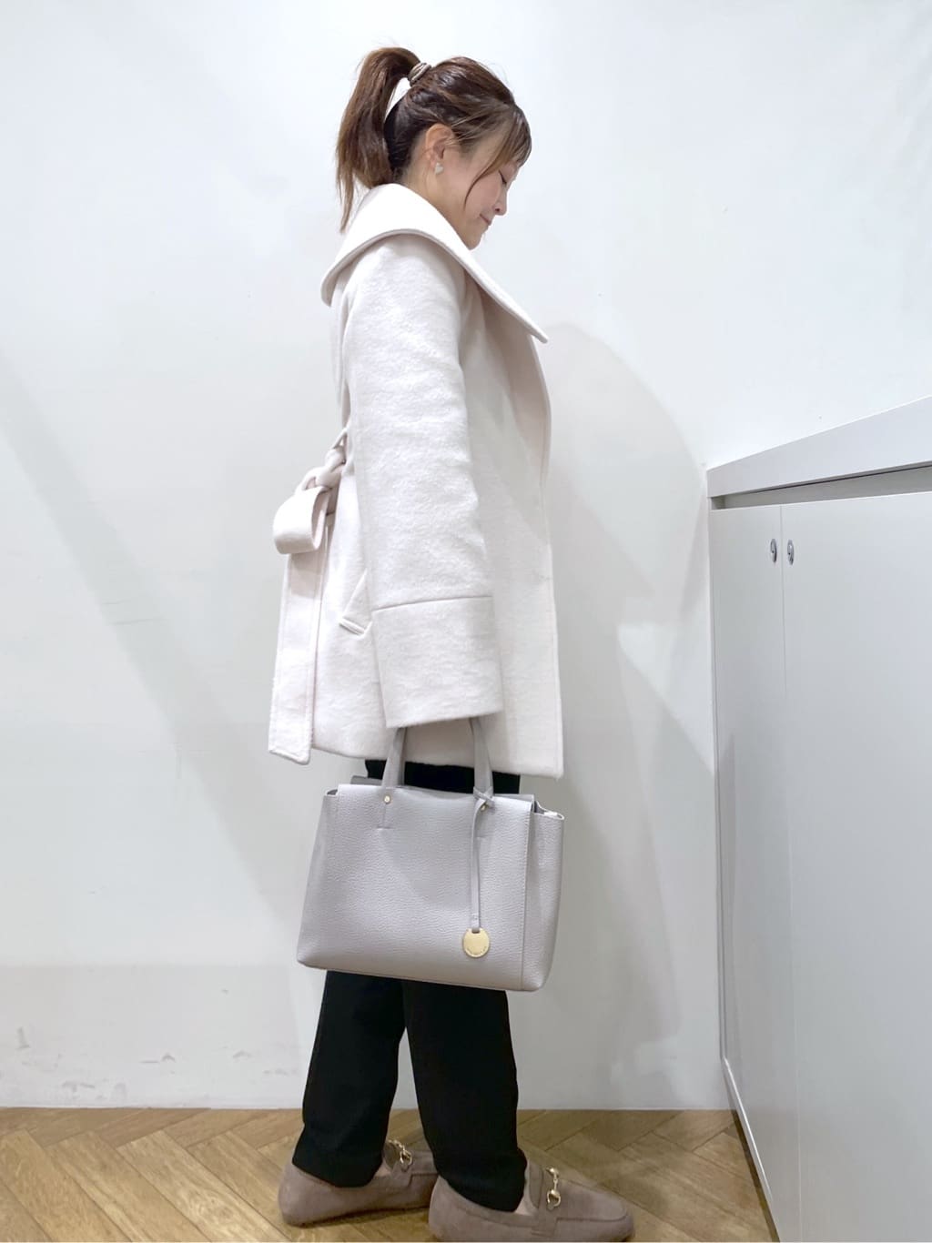 Junさんの「index｜ベルト付ビッグカラーミドルコート」を使ったコーディネート