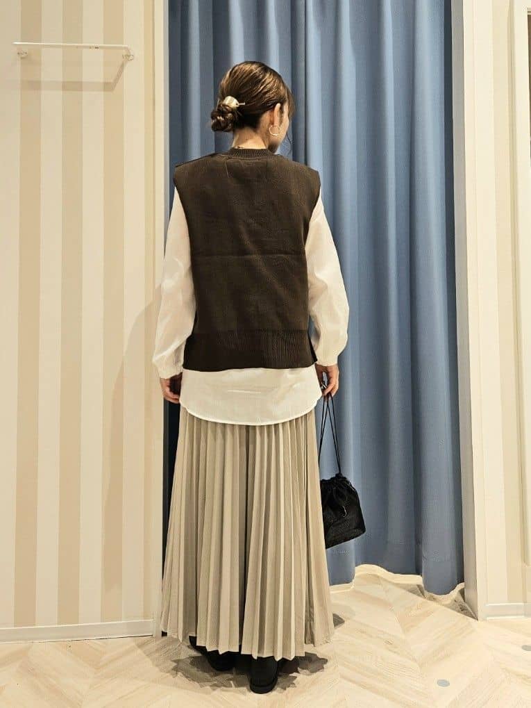 Ikumiさんの「SHOO･LA･RUE｜【S-LL/2点セット】着回し自在 ニットベスト＋フレアブラウス」を使ったコーディネート