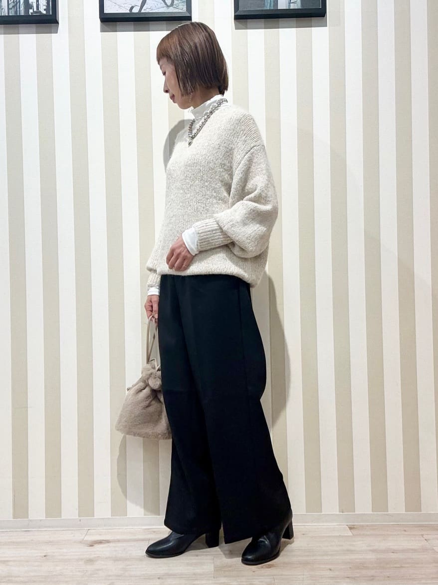 まつこさんの「SHOO･LA･RUE｜【洗濯機可/S-LL】上品にキラリと華やぐ スパンコールニット」を使ったコーディネート