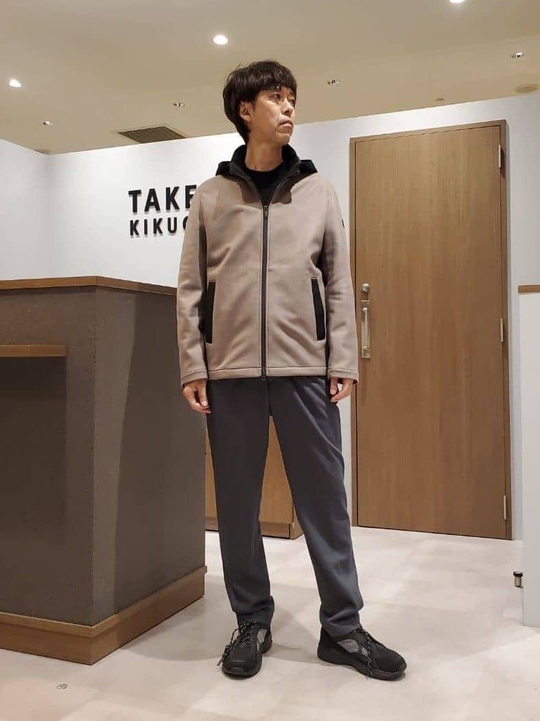 ishidaさんの「TAKEO KIKUCHI｜【JUST ONE LAYER】ダウンファブリック ジップアップ フード ブルゾン」を使ったコーディネート