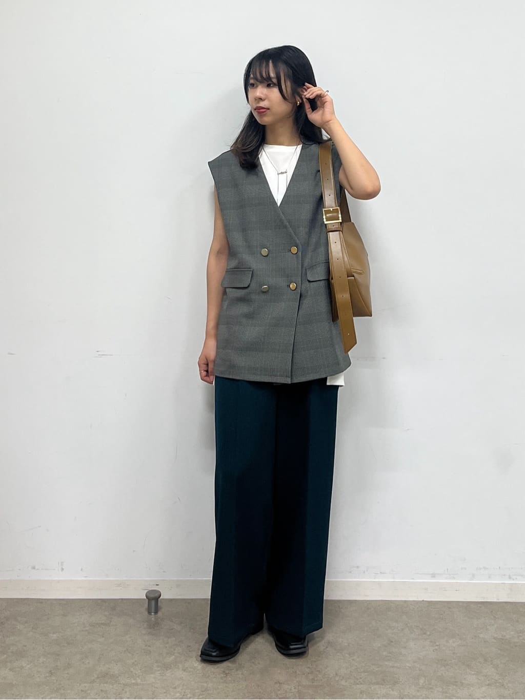cotaniさんの「SHOO･LA･RUE｜【汗ジミ軽減/ひんやり/UV】大人のヘルシーな着こなしに タックノースリーブチュニック」を使ったコーディネート
