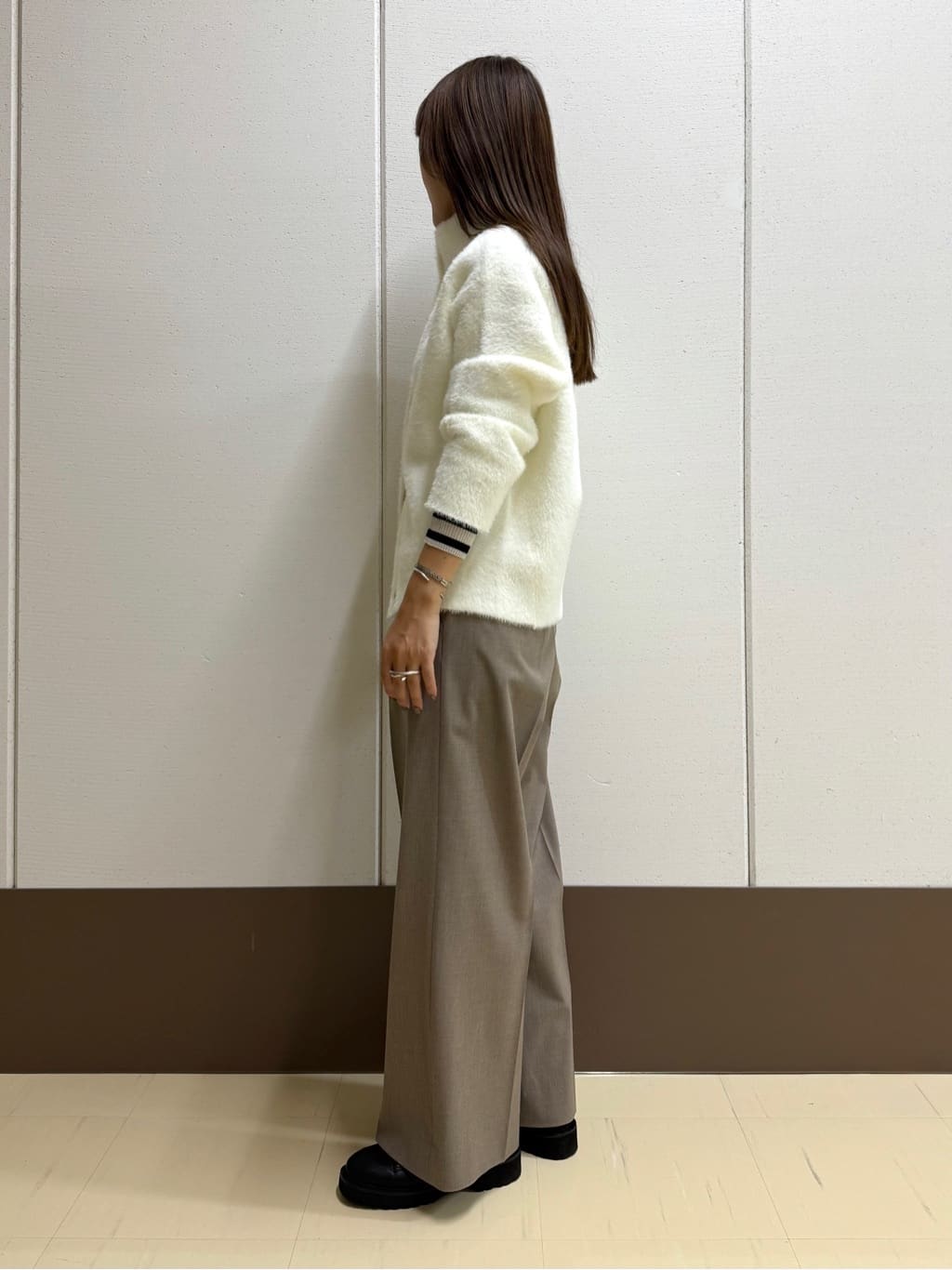 mamiさんの「INDIVI｜【洗える／毛玉になりにくい】エクストラファインウール リブタートルニット」を使ったコーディネート
