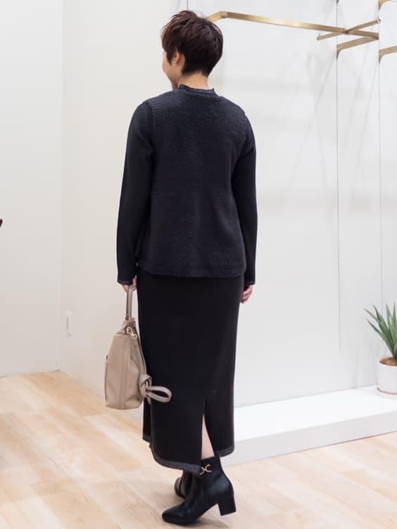 シュウコさんの「grove｜【2点SET/体型カバー】一枚で決まる、ペプラムベスト&times;ニットワンピース」を使ったコーディネート