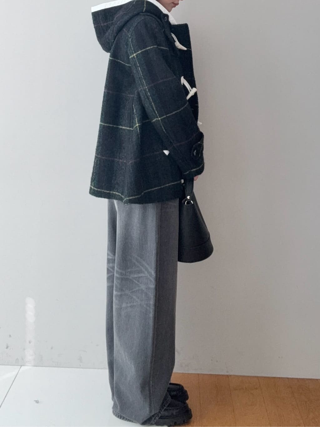 BUNさんの「DRESSTERIOR｜ヴィンテージ加工ワイドデニムパンツ」を使ったコーディネート