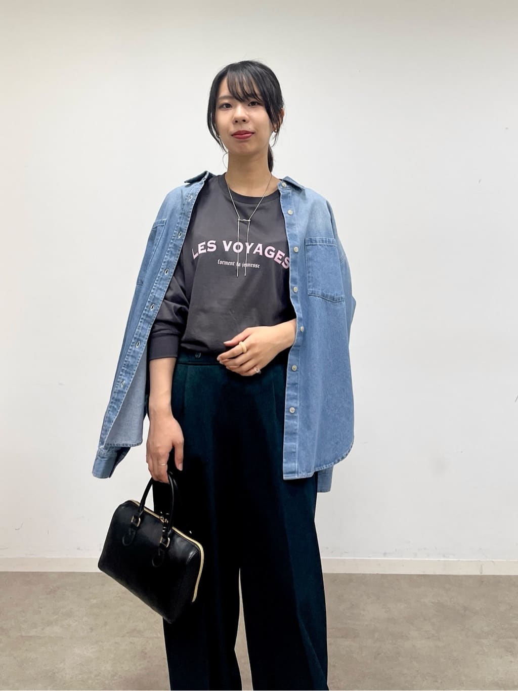 cotaniさんの「SHOO･LA･RUE｜グラフィックアソート ベーシックロンT」を使ったコーディネート
