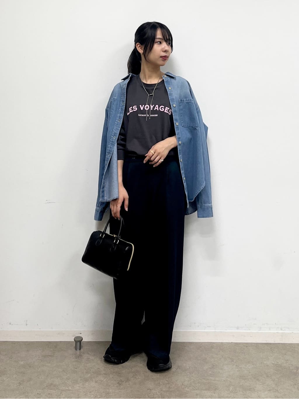 cotaniさんの「SHOO･LA･RUE｜グラフィックアソート ベーシックロンT」を使ったコーディネート