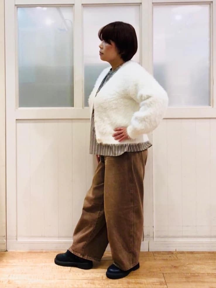 YYYさんの「SHOO･LA･RUE｜フェザーVネックカーディガン」を使ったコーディネート