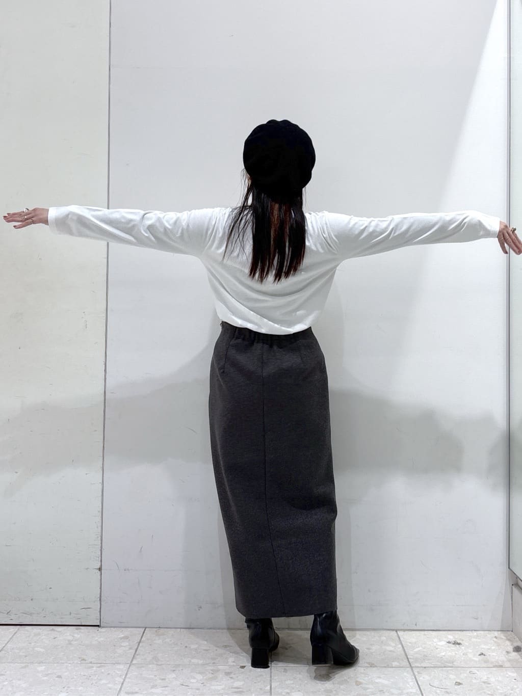 mameさんの「OPAQUE.CLIP｜ロングロゴTシャツ【洗濯機OK】」を使ったコーディネート