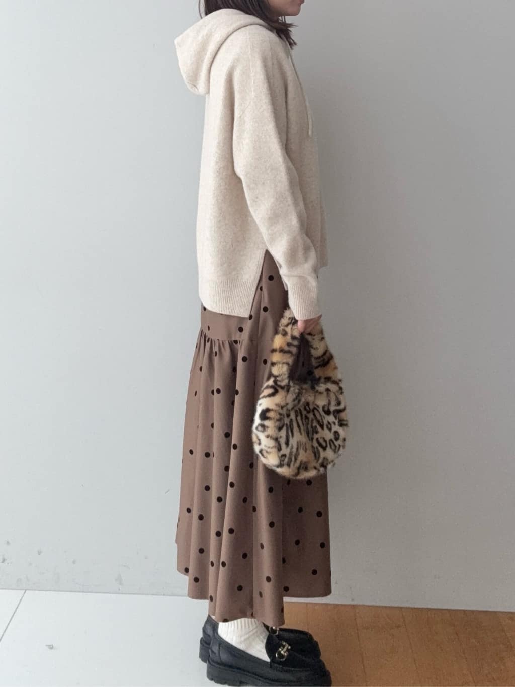 BUNさんの「DRESSTERIOR｜カシミヤブレンドフードニット」を使ったコーディネート