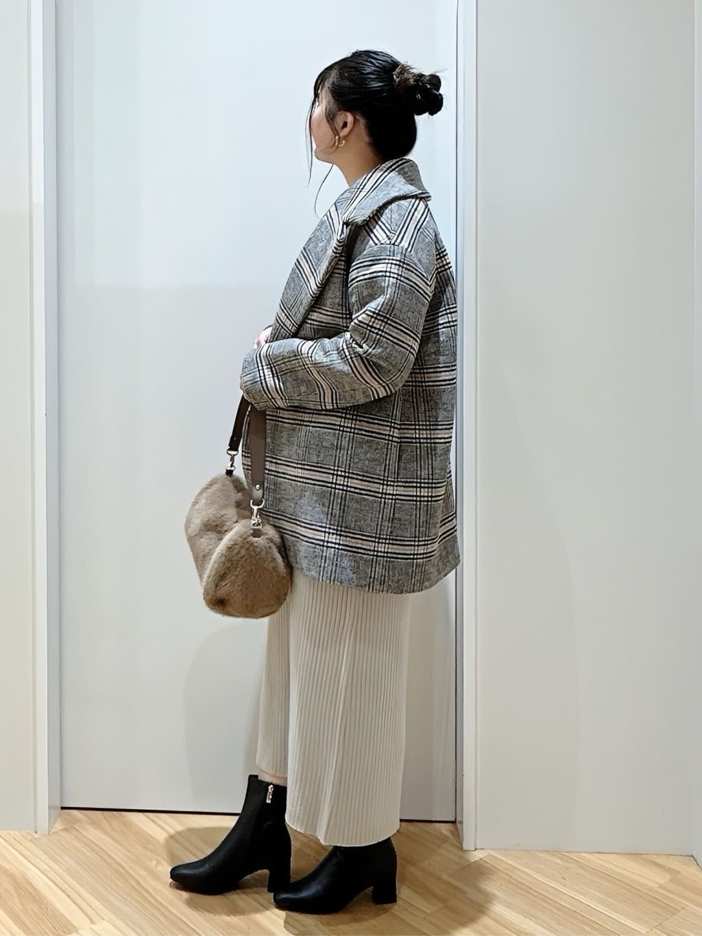 みいさんの「grove｜【2点SET/体型カバー】一枚で決まる、ペプラムベスト&times;ニットワンピース」を使ったコーディネート