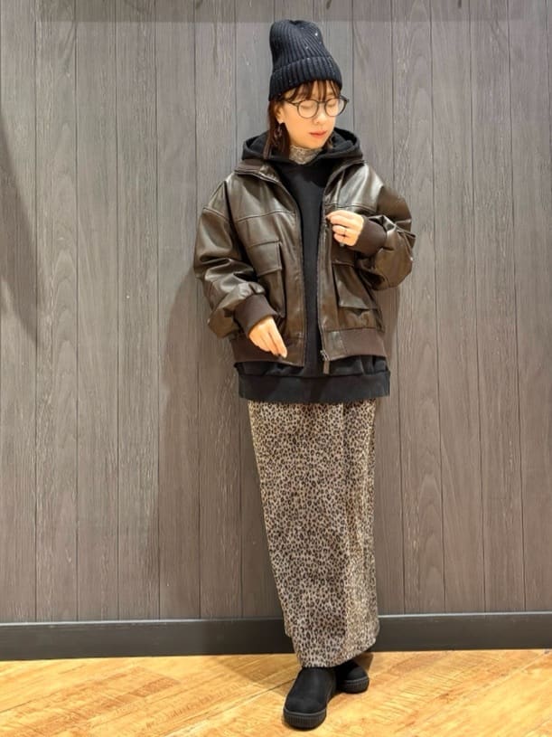 meiさんの「SHOO･LA･RUE｜【S-LL】大人綺麗 レザー調リブブルゾン」を使ったコーディネート