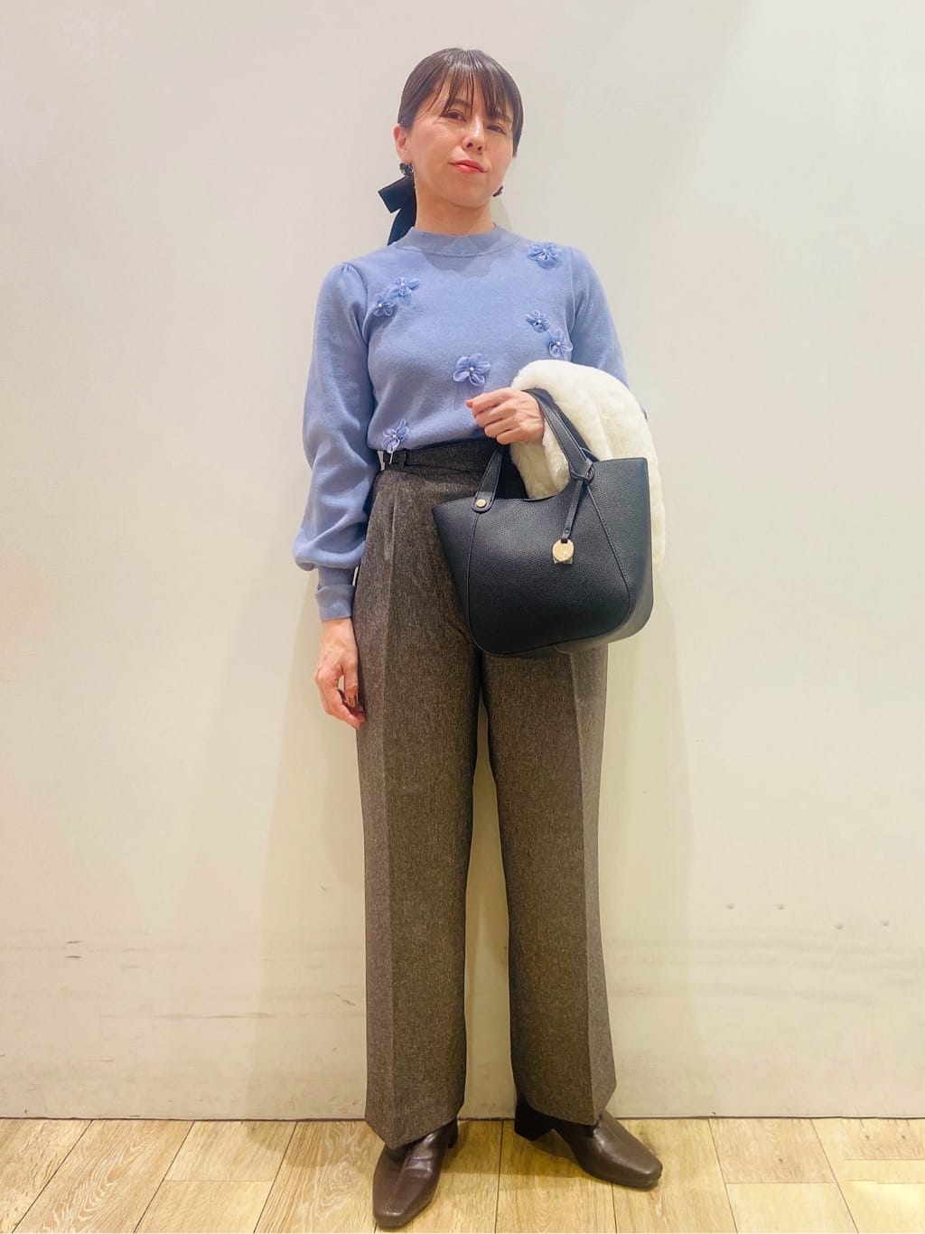 YUKOさんの「index｜フラワーモチーフハイネックニット【洗える】」を使ったコーディネート