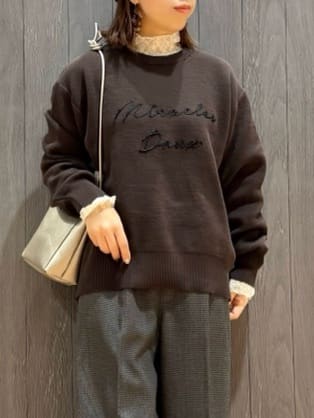 meiさんの「SHOO･LA･RUE｜【洗濯機可/ちくちくしにくい】大人のための スウェットライク刺繍ロゴニット」を使ったコーディネート