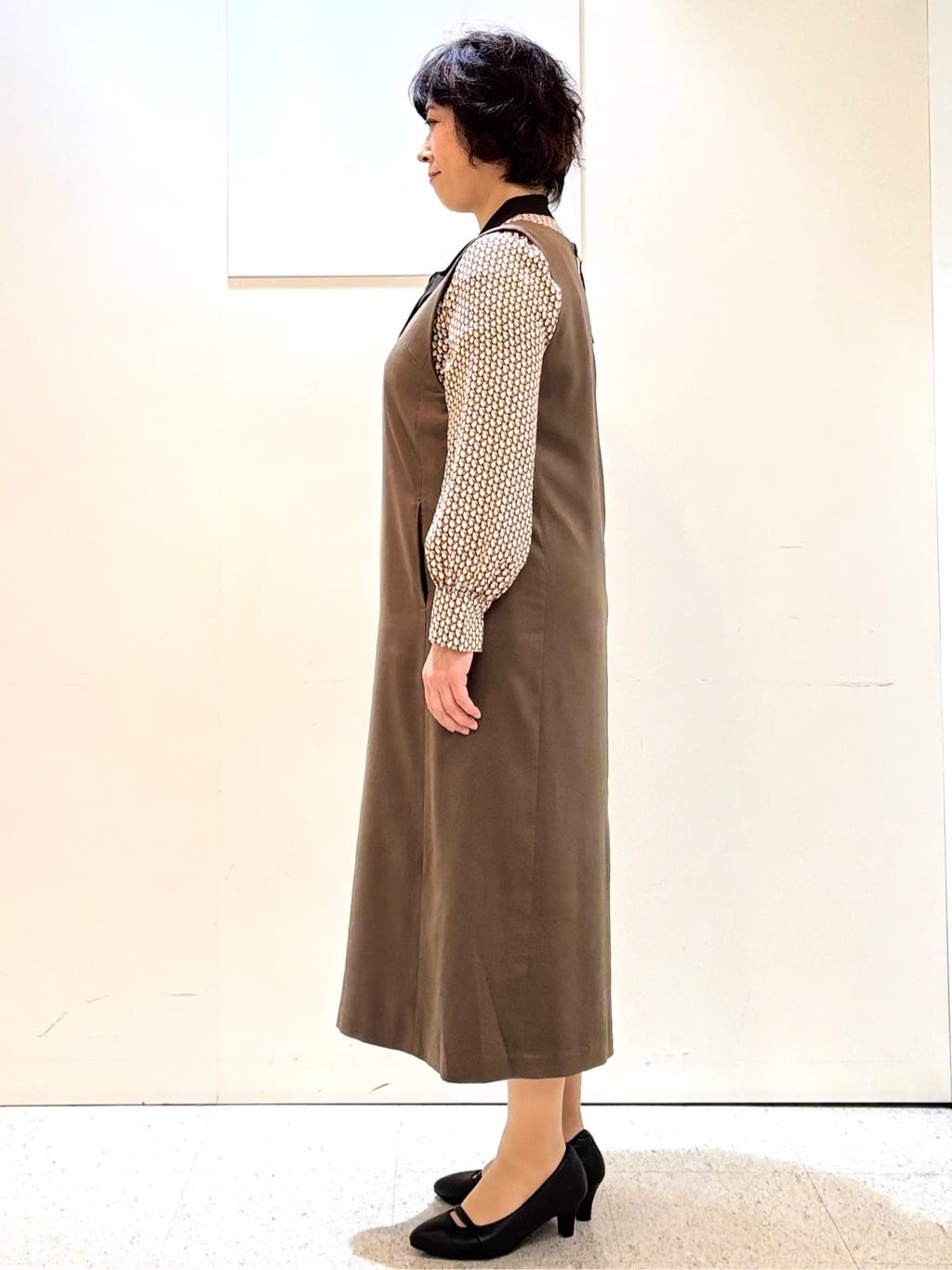 ヤスコさんの「Reflect｜【すっきりシルエット】スエードライクジャンパースカ―ト」を使ったコーディネート
