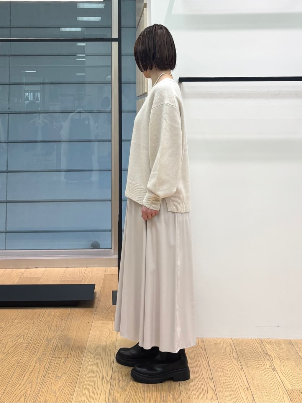 asamiさんの「INDIVI｜【洗える／カシミヤ混】ミドルゲージVネックニット」を使ったコーディネート