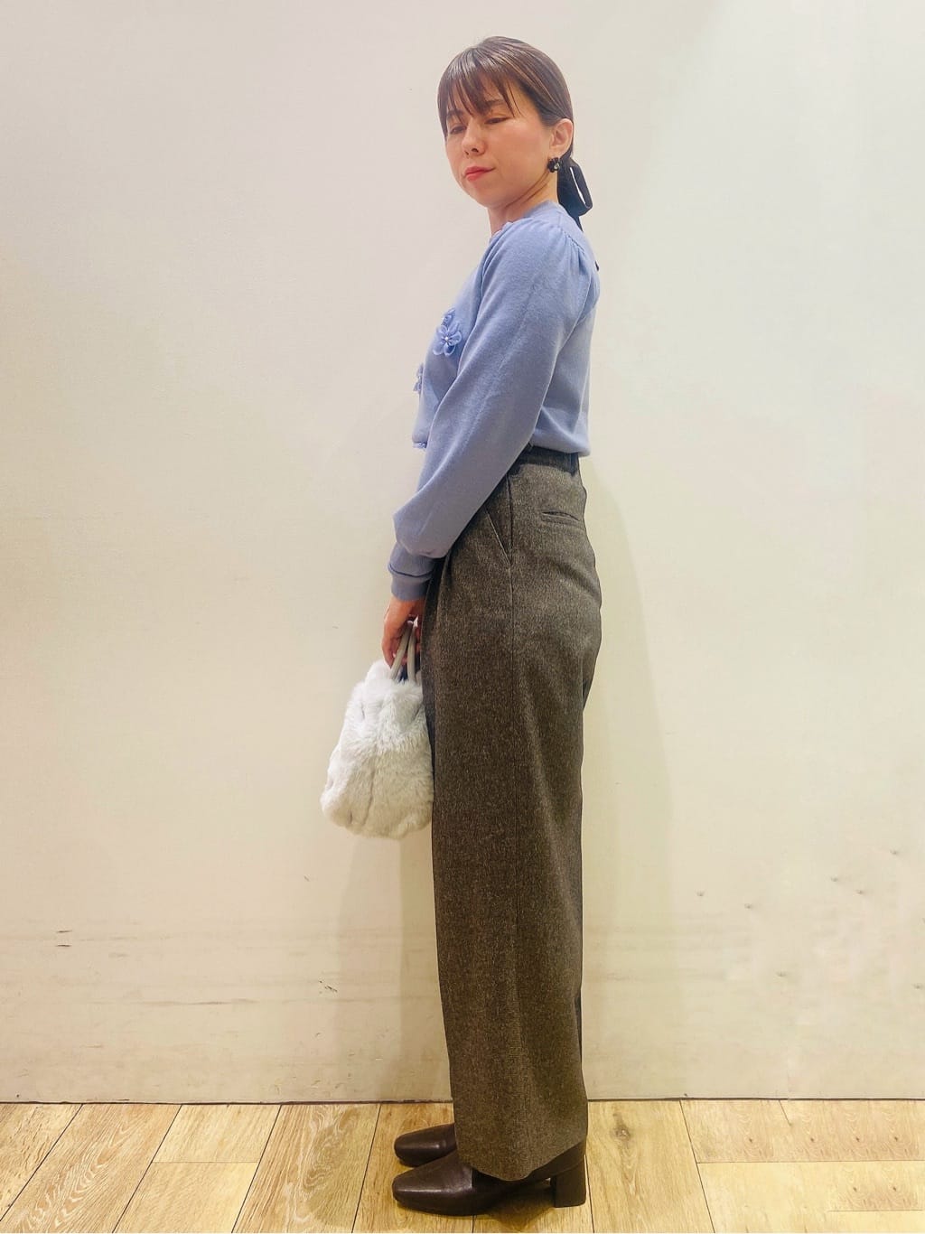 YUKOさんの「index｜フラワーモチーフハイネックニット【洗える】」を使ったコーディネート