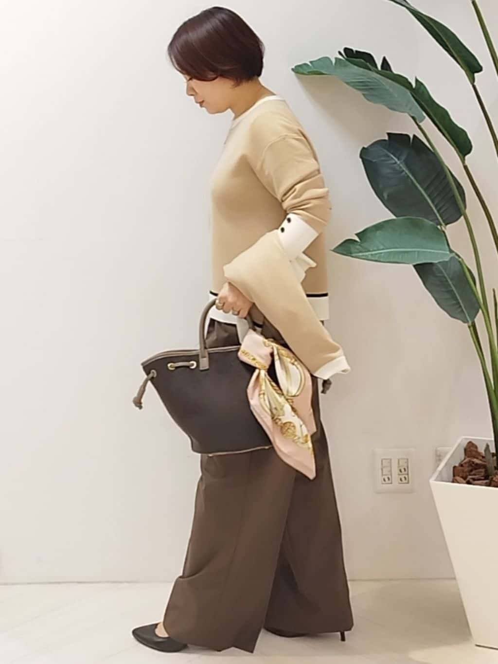 s u g iさんの「UNTITLED｜【洗える/ウエスト後ろゴム】ウール混　タックワイドパンツ」を使ったコーディネート