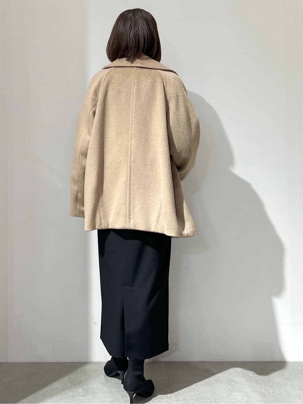 NAKAさんの「OPAQUE.CLIP｜カシミヤブレンドウールミドルピーコート」を使ったコーディネート