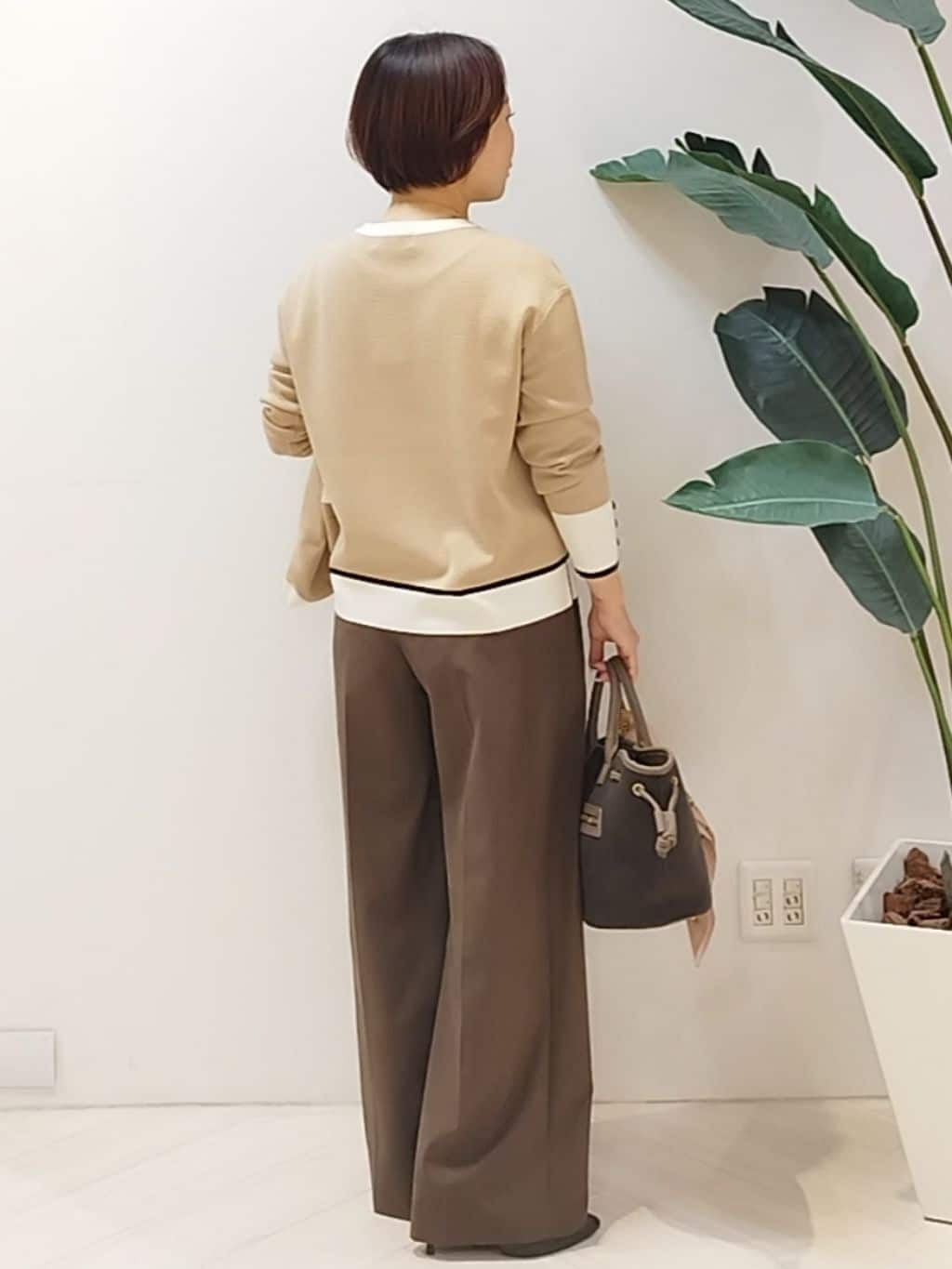 s u g iさんの「UNTITLED｜【洗える/ウエスト後ろゴム】ウール混　タックワイドパンツ」を使ったコーディネート