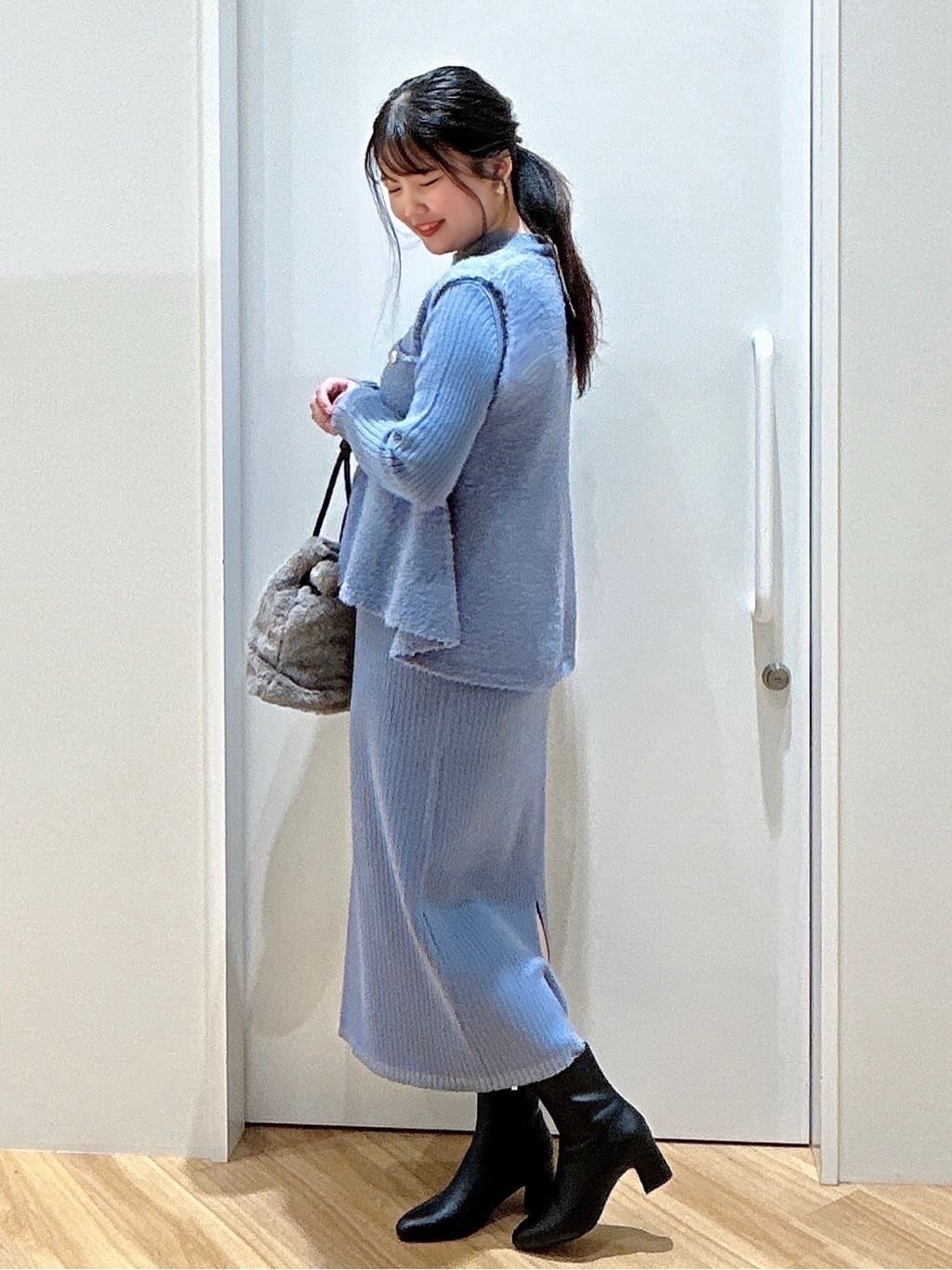 みいさんの「grove｜【2点SET/体型カバー】一枚で決まる、ペプラムベスト&times;ニットワンピース」を使ったコーディネート