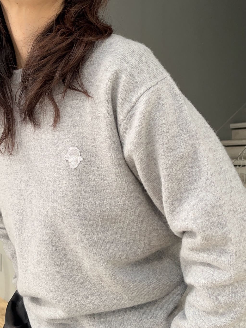 神野（jinno）さんの「TAKEO KIKUCHI｜【Air Palette Knit】ワンポイント カラーニット プルオーバー」を使ったコーディネート