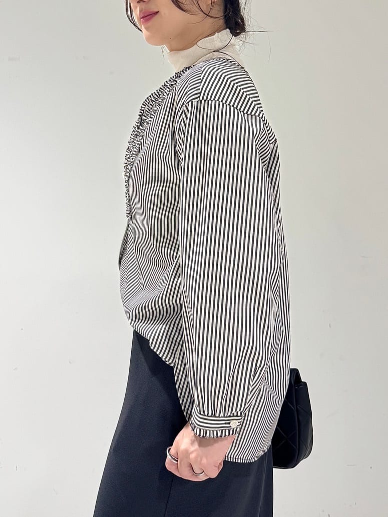 そんさんの「INDIVI｜【洗える】胸元タックフリル長袖ブラウス」を使ったコーディネート