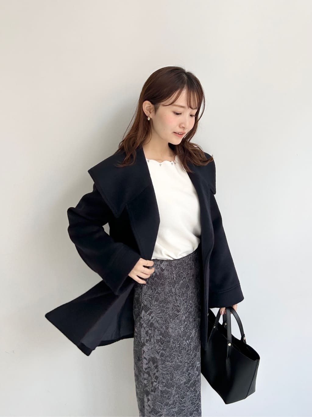 みさかさんの「index｜ラメスカラップビジューデザインニット【洗濯機OK】《6col／S～LL》」を使ったコーディネート