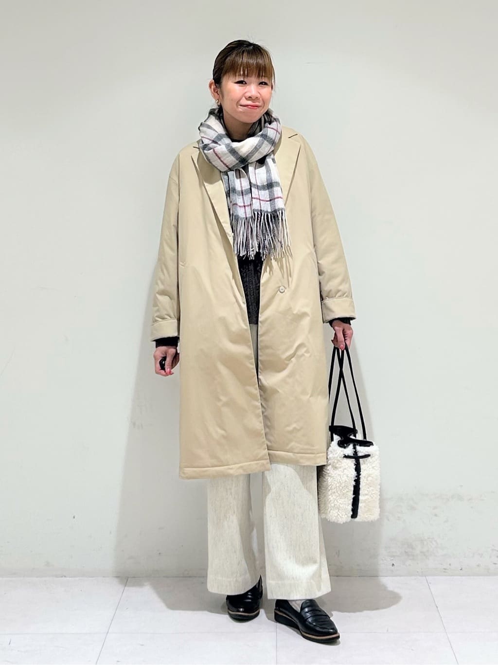 tsuyuさんの「INDIVI｜ウォッシャブルウールストール」を使ったコーディネート