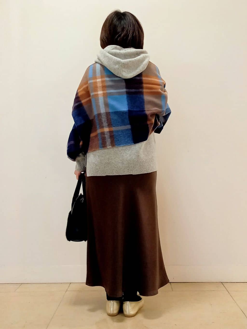 emiさんの「DRESSTERIOR｜カシミヤブレンドフードニット」を使ったコーディネート