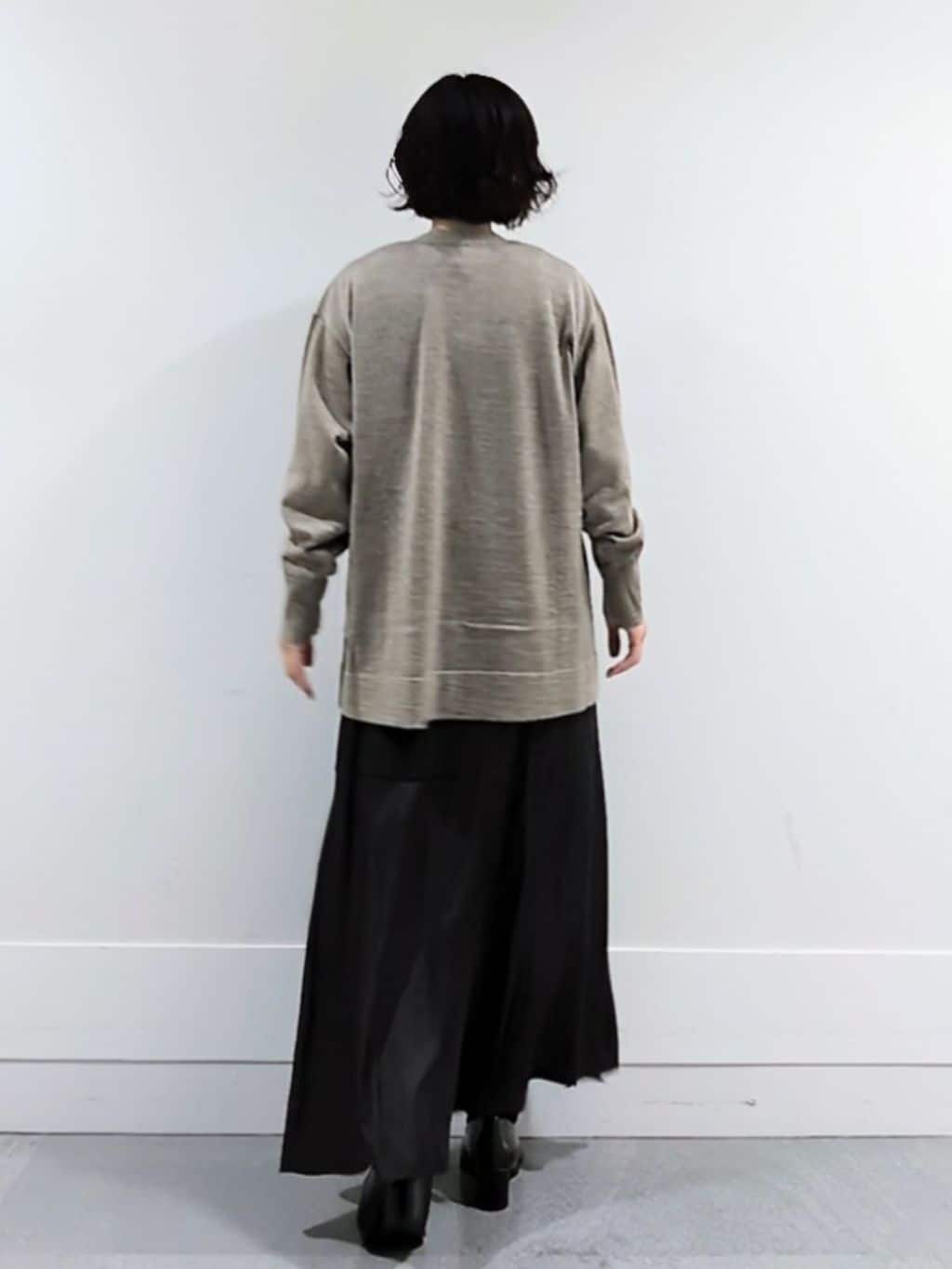 ミズタさんの「UNTITLED｜【アンサンブル可/洗える/ボタンなし】シルクウールカシミヤ 着流しカーディガン」を使ったコーディネート