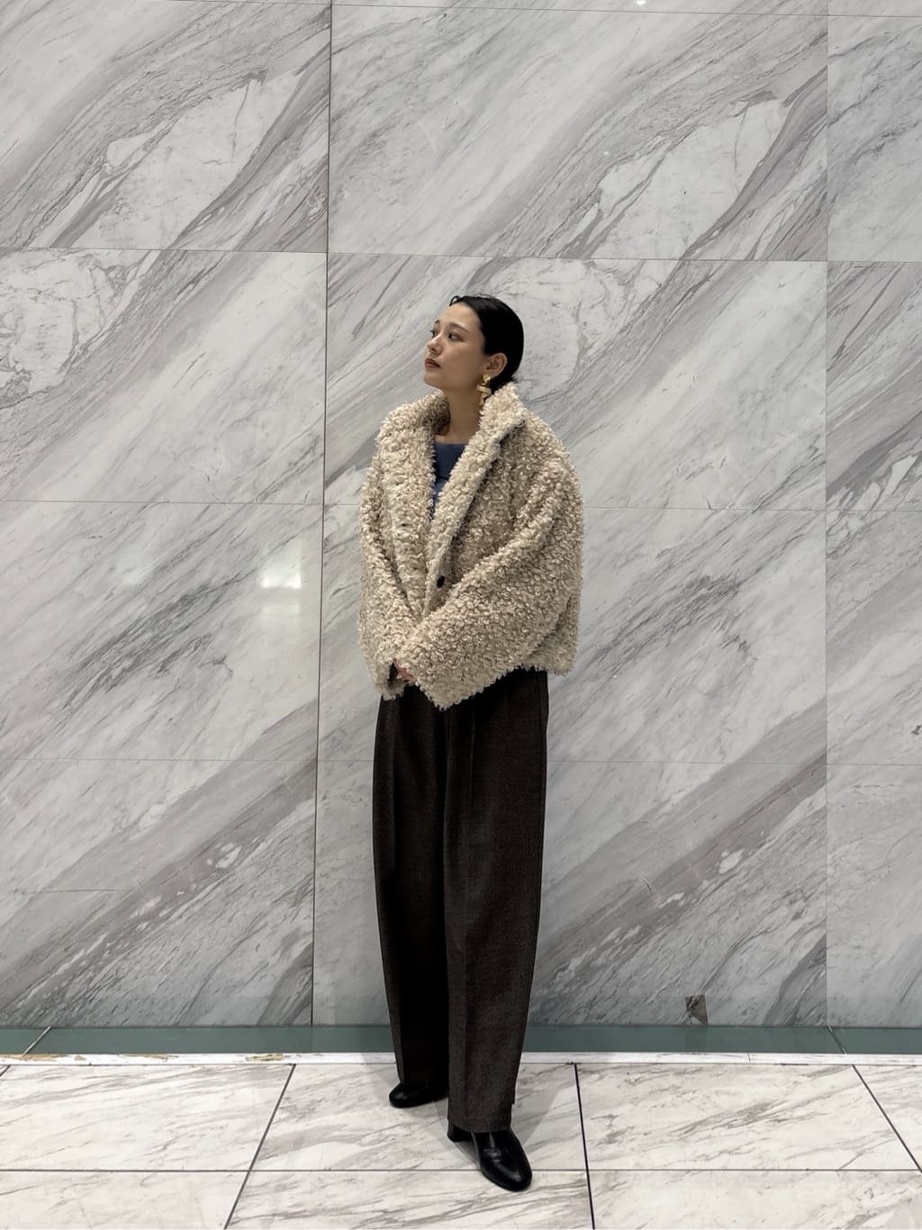 ayanoさんの「INDIVI｜【再入荷】アシメオフショルニット」を使ったコーディネート