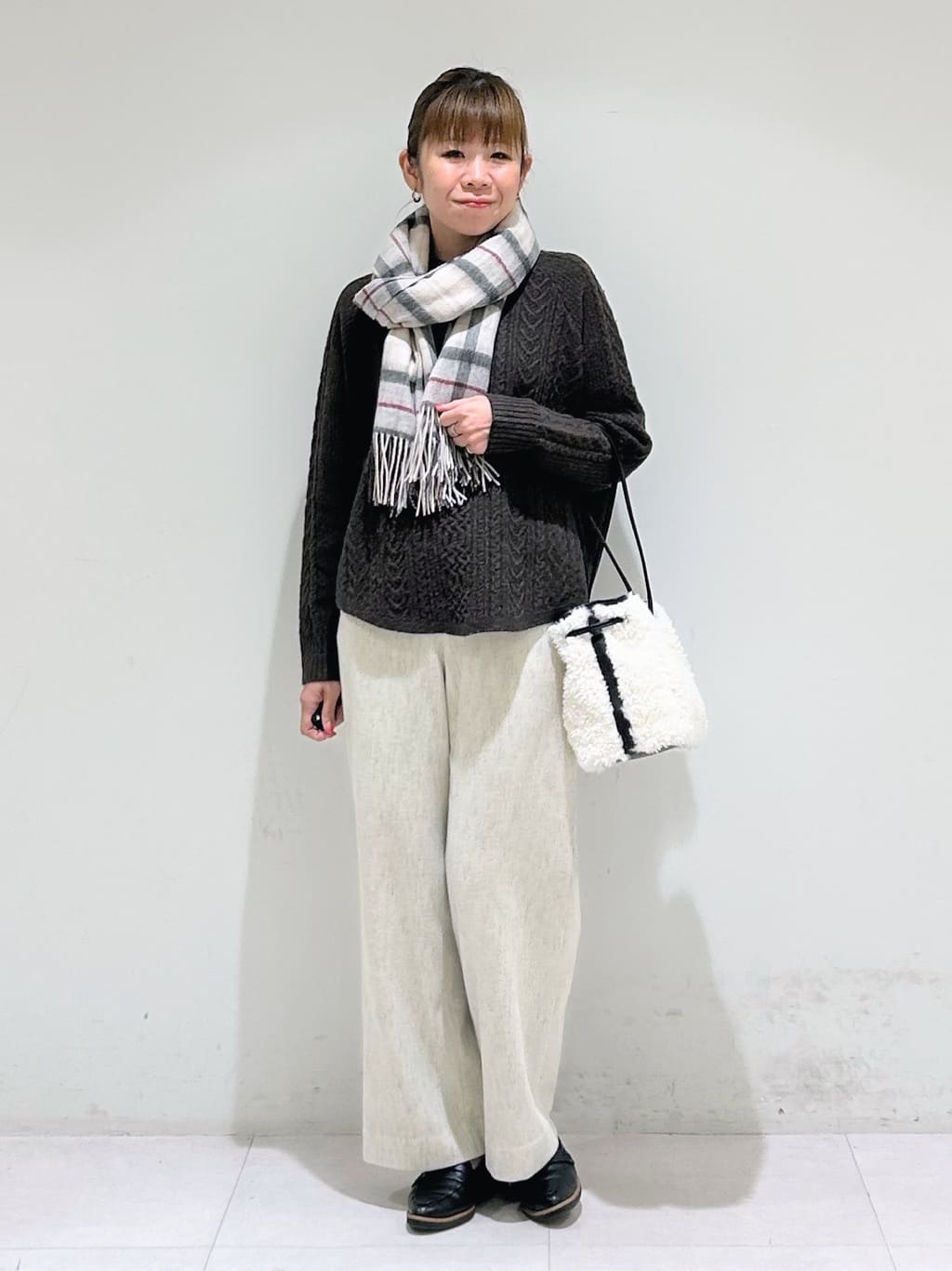 tsuyuさんの「INDIVI｜ウォッシャブルウールストール」を使ったコーディネート
