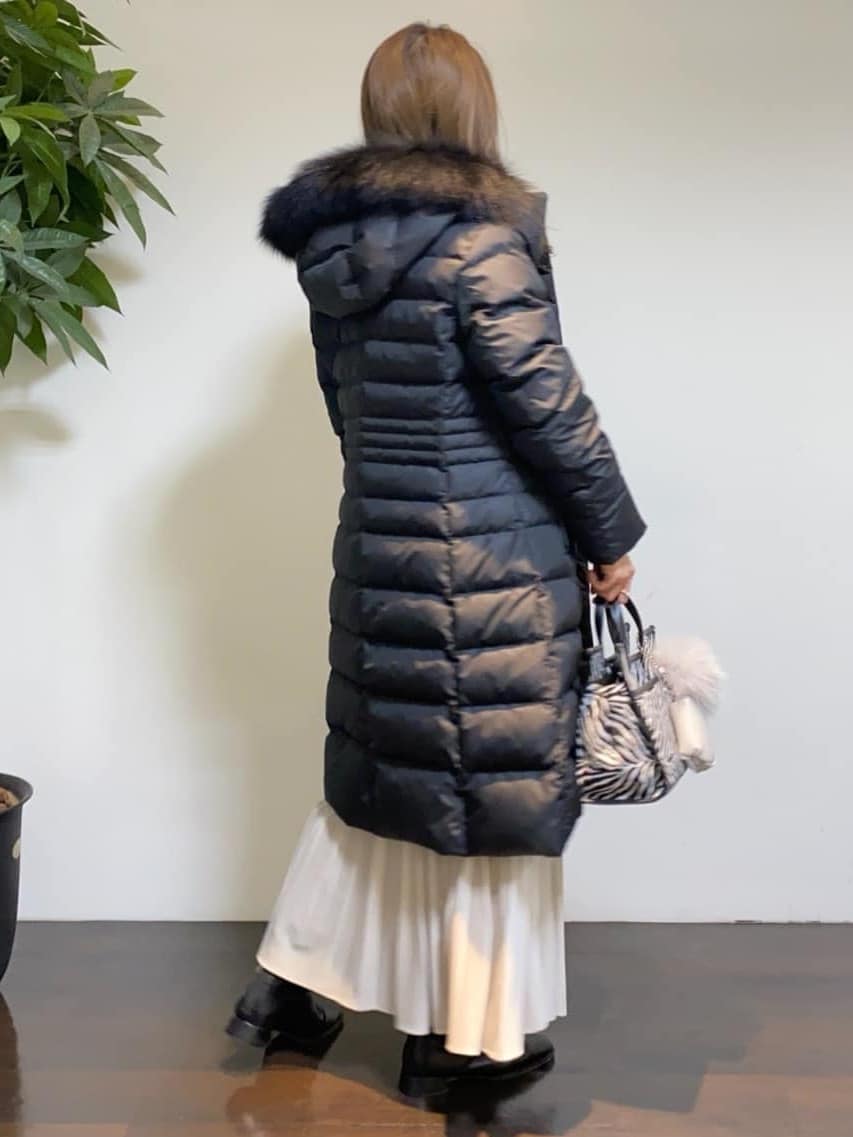 tomoさんの「UNTITLED｜【はっ水機能/フード取り外し可/防寒】ロングダウンコート」を使ったコーディネート